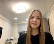 velvetmary is a 18 year old female webcam sex model.