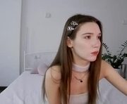 nicolettebean is a 18 year old female webcam sex model.