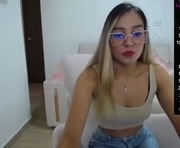chloerossi is a 23 year old female webcam sex model.
