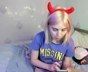 pawwsup1 is a 21 year old female webcam sex model.