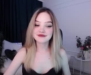 bloomingheart is a 19 year old female webcam sex model.