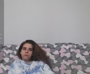 emmymeow is a 18 year old female webcam sex model.