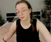 holly_be11 is a 18 year old female webcam sex model.
