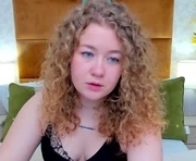 curlyloverr is a 21 year old female webcam sex model.