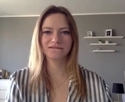 lux_millie is a 28 year old female webcam sex model.