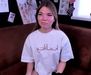 lorettaaven is a 18 year old female webcam sex model.