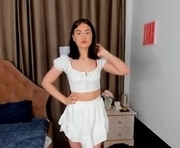 afrafairfax is a 18 year old female webcam sex model.