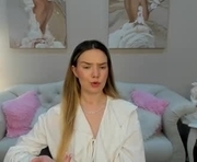sophiasimon1 is a 19 year old female webcam sex model.