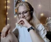 chelseamaracle is a 18 year old female webcam sex model.