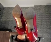 feetbynic is a 36 year old female webcam sex model.