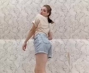 cortneylevison is a 20 year old female webcam sex model.