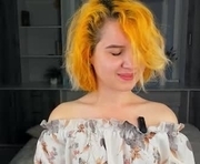 haleynygard is a 18 year old female webcam sex model.