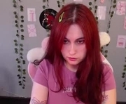 sarakinski is a 18 year old female webcam sex model.