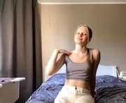 berniecemontell is a 18 year old female webcam sex model.