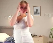 lula_pie is a 18 year old female webcam sex model.