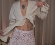 bloominghaze is a 20 year old female webcam sex model.