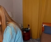 hettiereimel is a 18 year old female webcam sex model.