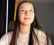 alitalapre is a 18 year old female webcam sex model.