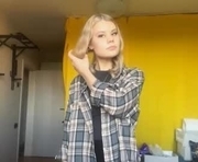 mapleduonola is a 18 year old female webcam sex model.