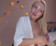 so_sexy_monna is a 38 year old female webcam sex model.