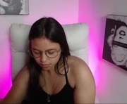 samantharoldan is a 19 year old female webcam sex model.