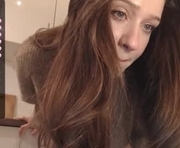 imsiri is a 19 year old female webcam sex model.