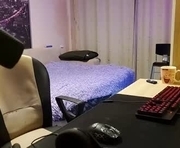 vialeras is a 19 year old male webcam sex model.