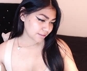 issa_05 is a  year old female webcam sex model.