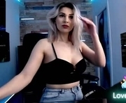 selenafendyx is a 35 year old female webcam sex model.