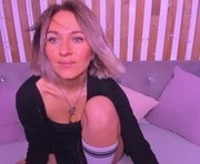 mona_cruz is a 29 year old female webcam sex model.