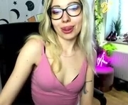 heidi_pleasure is a 30 year old female webcam sex model.
