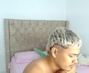 tanjiro_19 is a  year old couple webcam sex model.