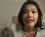 noreenbeckey is a 18 year old female webcam sex model.