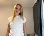 sheenahanks is a 18 year old female webcam sex model.