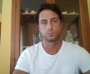 renud is a 26 year old couple webcam sex model.