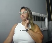 keren_love is a 29 year old female webcam sex model.
