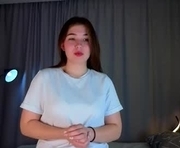 juniebogany is a 18 year old female webcam sex model.