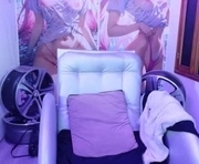 borbuja1 is a 19 year old female webcam sex model.