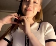 ellamenas is a 18 year old female webcam sex model.