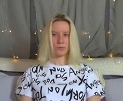 annamaisie is a 19 year old female webcam sex model.