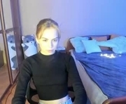 karinaharperr is a 18 year old female webcam sex model.