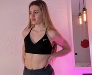 darylfay is a 18 year old female webcam sex model.