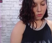 luna_calderon18 is a 18 year old female webcam sex model.