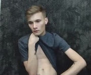 blakelongg is a  year old male webcam sex model.
