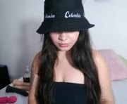 mena_hicks is a 20 year old female webcam sex model.