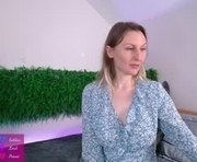 olgaromanov is a 27 year old female webcam sex model.