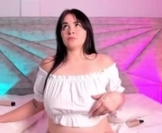 calaricci_ is a 18 year old female webcam sex model.