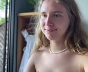 fluffy_bunnyxxx is a 21 year old female webcam sex model.