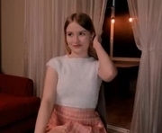 isabellatorrance is a 18 year old female webcam sex model.