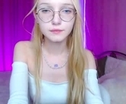 cut1e_cut1e__ is a 19 year old female webcam sex model.